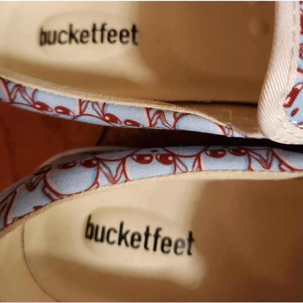 Bucketfeet canvas alien